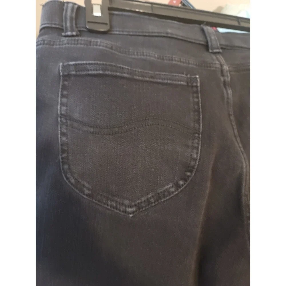 Lee Women's Slim Fit Skinny Leg Mid Rise Jeans 12 Short Stretch Dark Wash Black